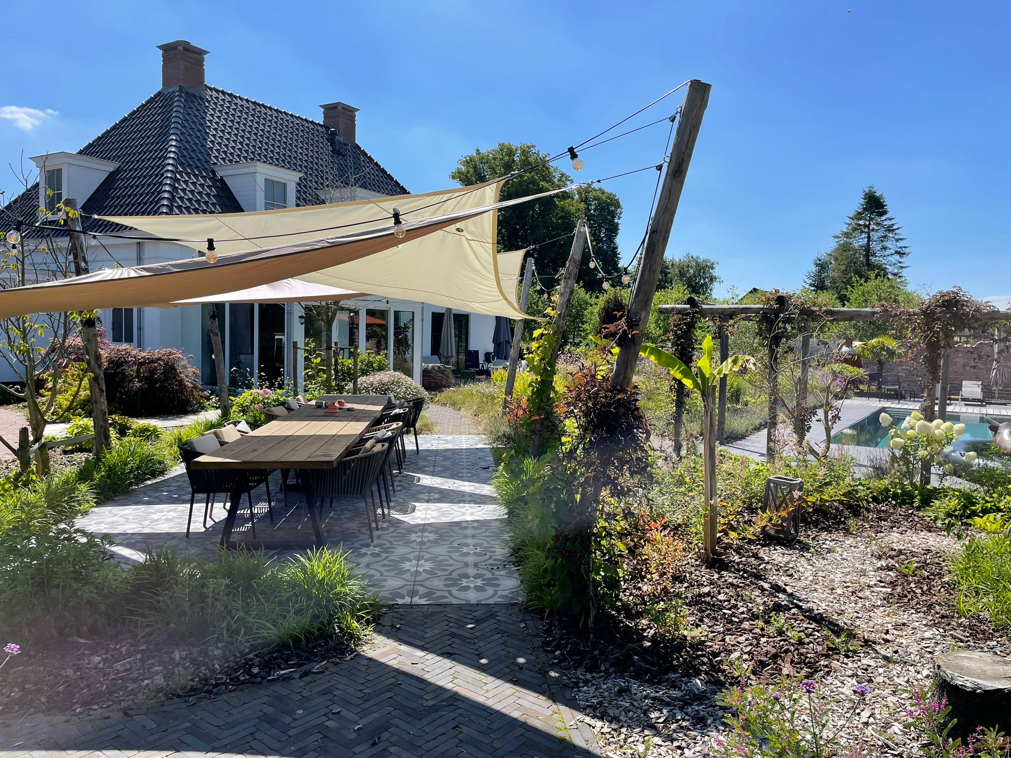 1c15c0ea-228b-4b0e-857d-3c94072c3e00